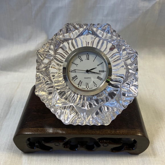Other - Classic Diamond Shaped Crystal Quartz Clock Paperweight.